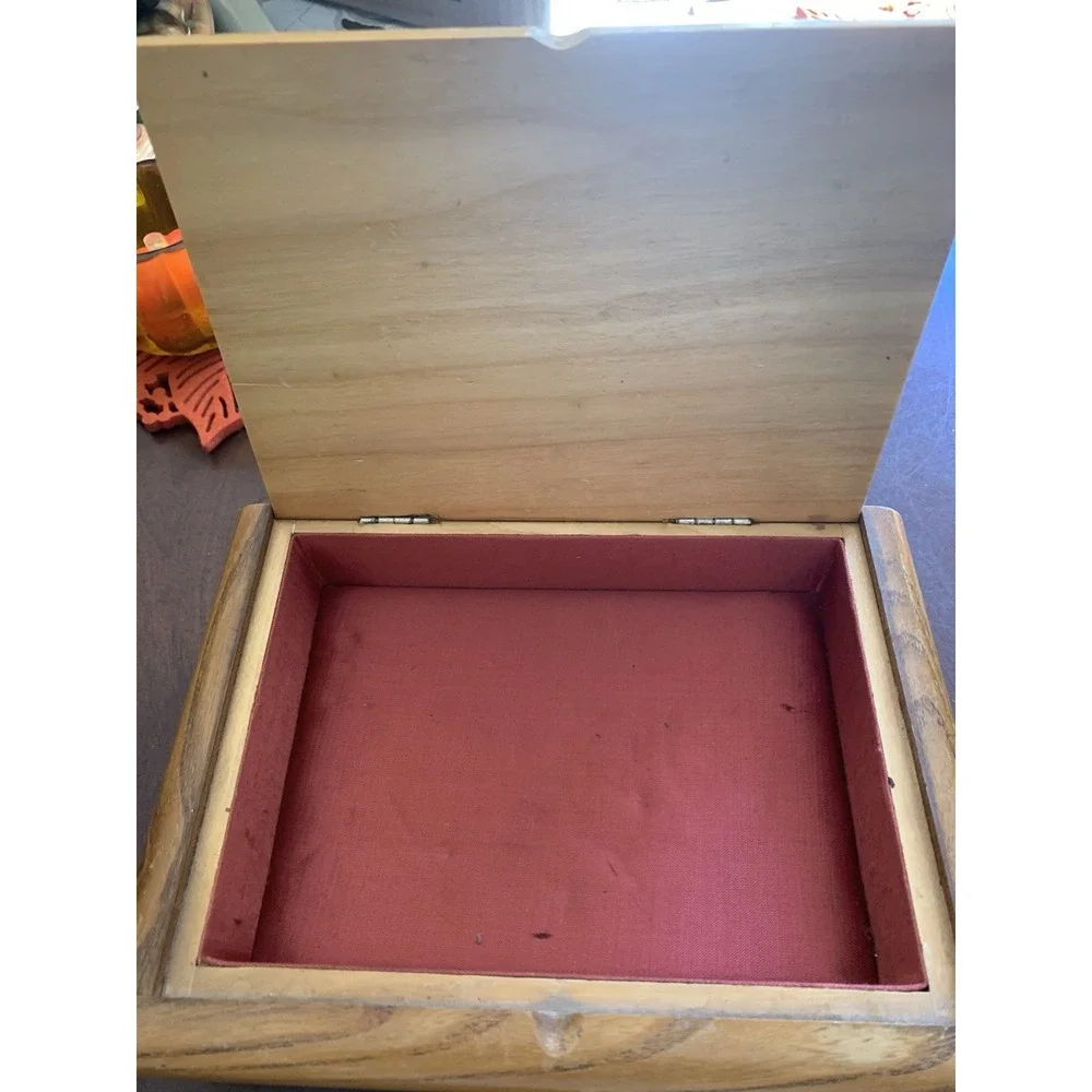 Hand‎ Carved Wood Trinket/Jewelry Box Vintage Velour Lining